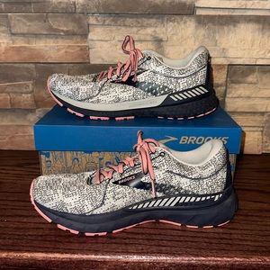 Brooks Adrenaline GTS 21 running shoes